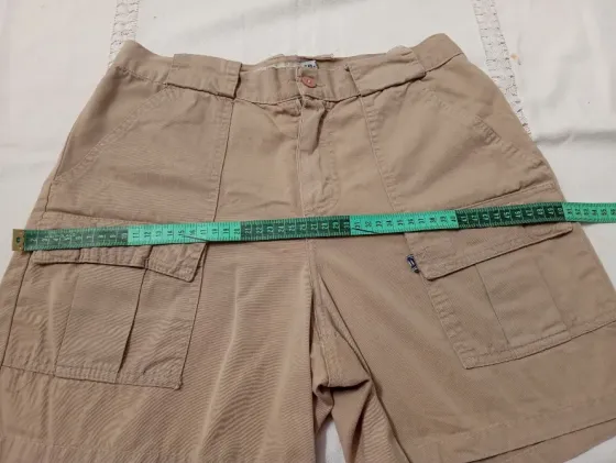 Short estilo cargo, beige. IMPECABLE Floresta