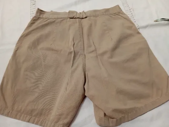 Short estilo cargo, beige. IMPECABLE Floresta