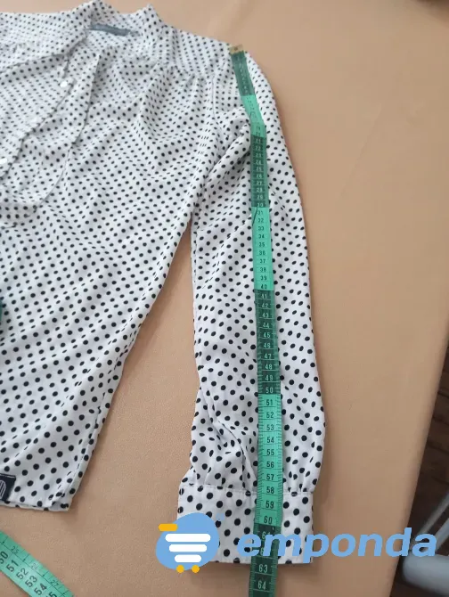 Camisa a lunares y lazo en el cuello. IMPECABLE Floresta - imagen 4