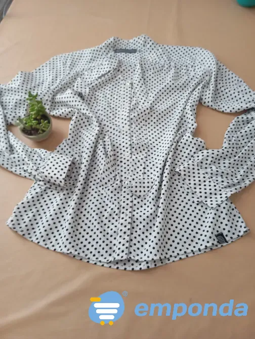 Camisa a lunares y lazo en el cuello. IMPECABLE Floresta - imagen 5