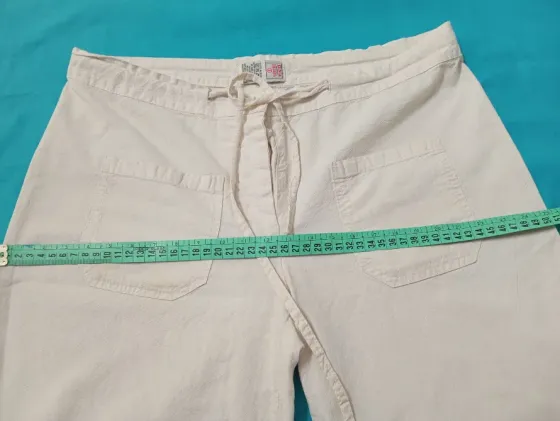Short, bermuda blanca. IMPECABLE Floresta