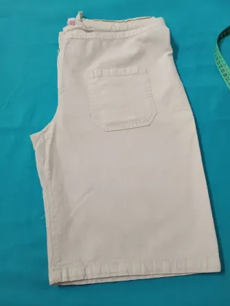 Short, bermuda blanca. IMPECABLE Floresta
