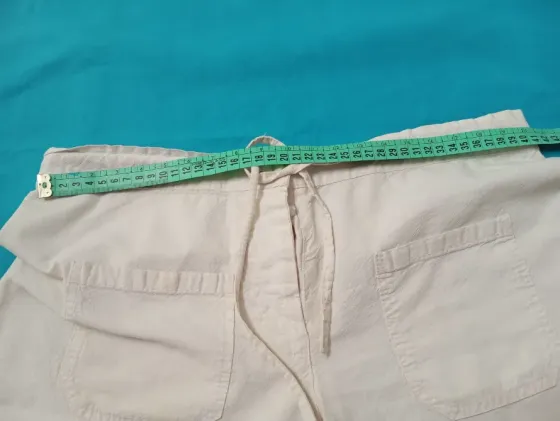 Short, bermuda blanca. IMPECABLE Floresta