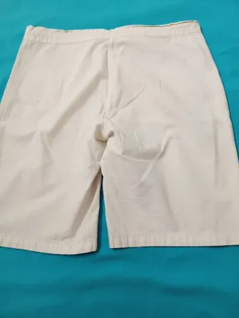 Short, bermuda blanca. IMPECABLE Floresta