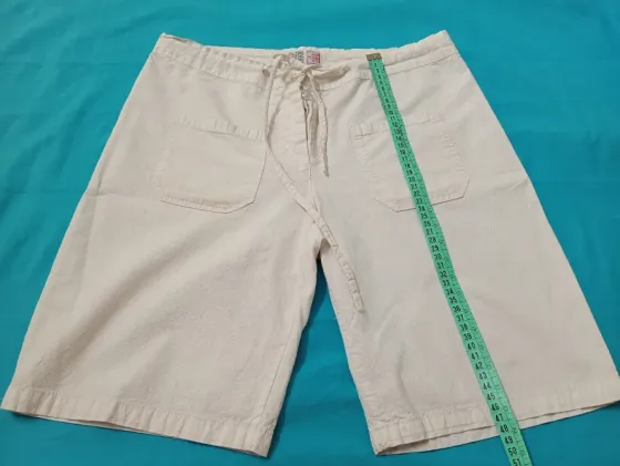 Short, bermuda blanca. IMPECABLE Floresta