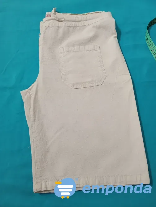 Short, bermuda blanca. IMPECABLE Floresta - imagen 6