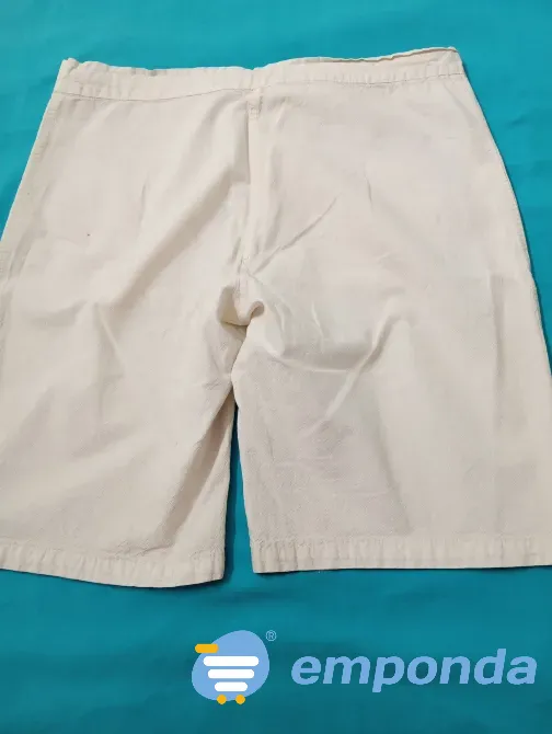 Short, bermuda blanca. IMPECABLE Floresta - imagen 5