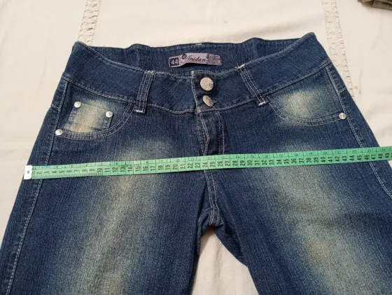 Bermuda elastizada de jean. IMPECABLE Floresta