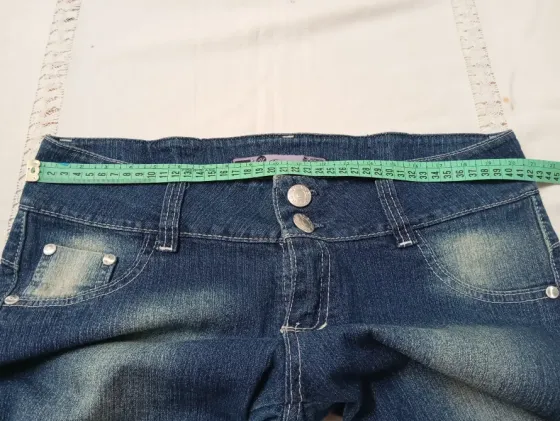 Bermuda elastizada de jean. IMPECABLE Floresta