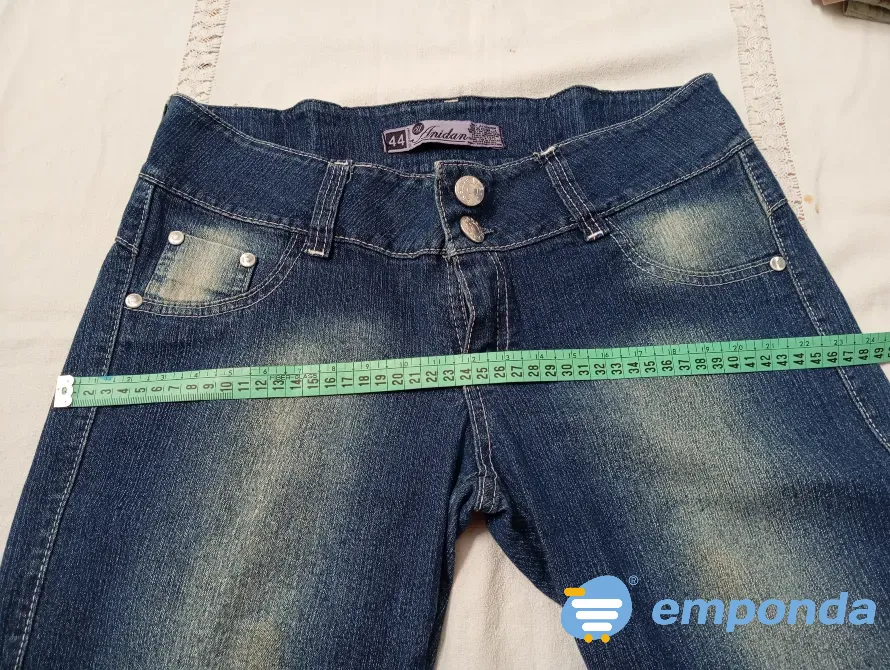 Bermuda elastizada de jean. IMPECABLE Floresta - imagen 3