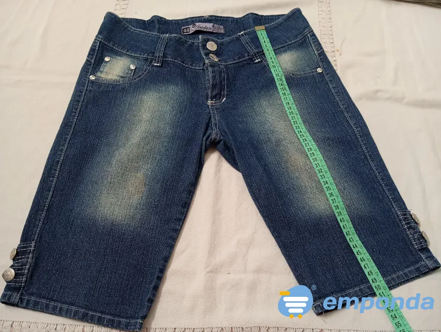 Bermuda elastizada de jean. IMPECABLE Floresta - imagen 1