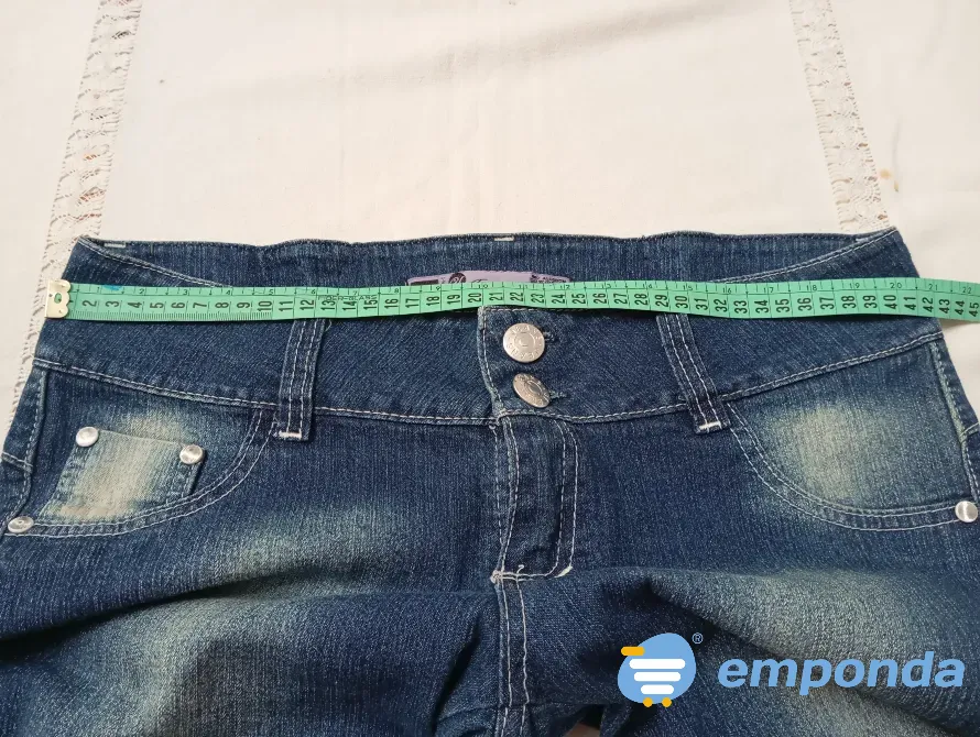 Bermuda elastizada de jean. IMPECABLE Floresta - imagen 2