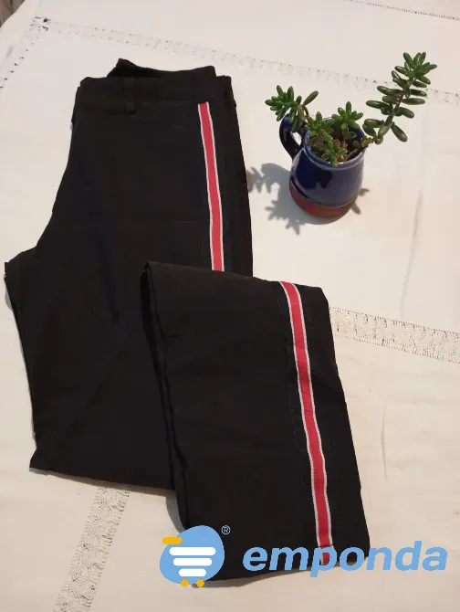 Pantalon elastizado con tira roja. IMPECABLE Floresta - imagen 5