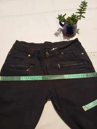 Pantalon de jean chupin elastizado, con falso bolsillo Floresta