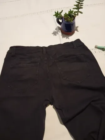 Pantalon de jean chupin elastizado, con falso bolsillo Floresta