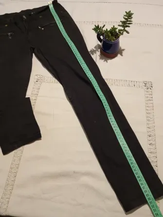 Pantalon de jean chupin elastizado, con falso bolsillo Floresta