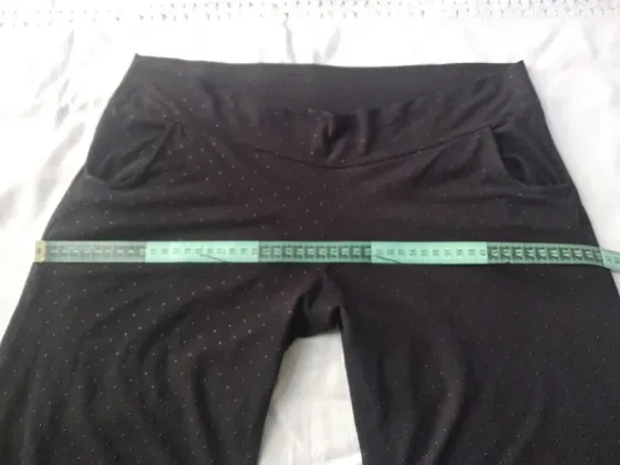 Pantalon palazzo, tipo calza, gamuzada con mini tachitas Floresta