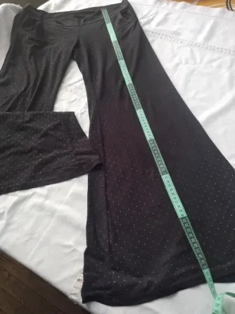 Pantalon palazzo, tipo calza, gamuzada con mini tachitas Floresta