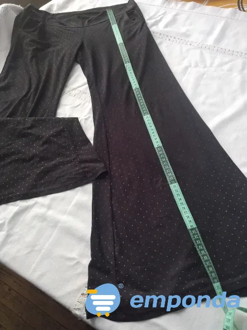 Pantalon palazzo, tipo calza, gamuzada con mini tachitas Floresta - imagen 1