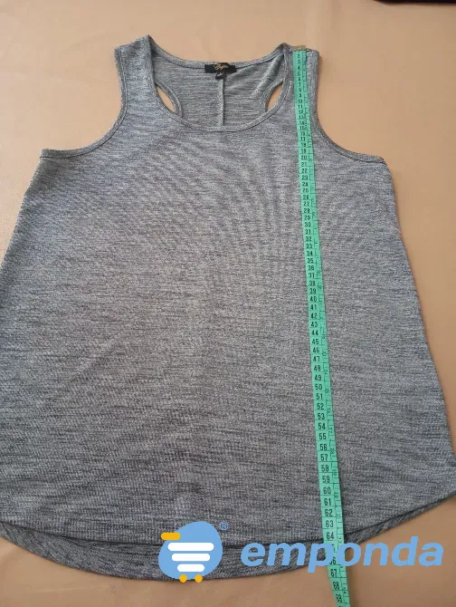 Musculosa espalda deportiva, brillosa. IMPECABLE Floresta - imagen 1