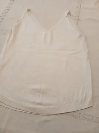 Musculosa de hilo, super delicada. Impecable Floresta