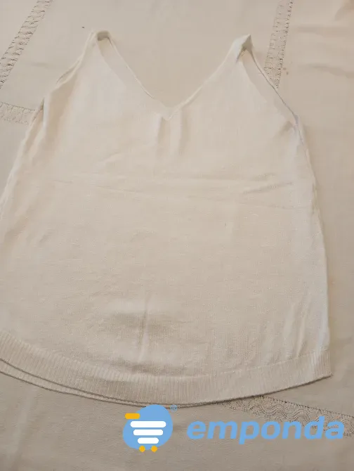 Musculosa de hilo, super delicada. Impecable Floresta - imagen 3