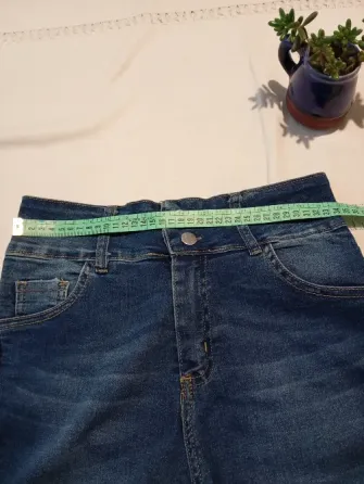 Pantalon, jean elastizado tiro alto y cintura ancha Floresta