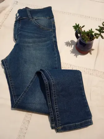 Pantalon, jean elastizado tiro alto y cintura ancha Floresta