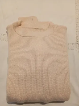 Sweater corto, super delicado y suavecito. IMPECABLE Floresta