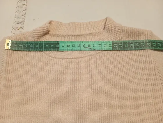 Sweater corto, super delicado y suavecito. IMPECABLE Floresta