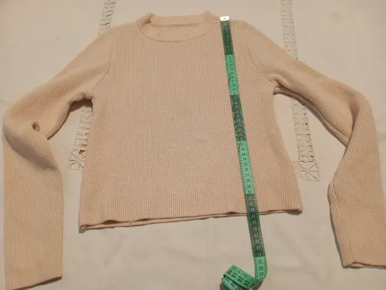 Sweater corto, super delicado y suavecito. IMPECABLE Floresta