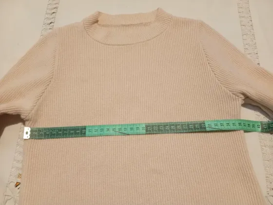 Sweater corto, super delicado y suavecito. IMPECABLE Floresta