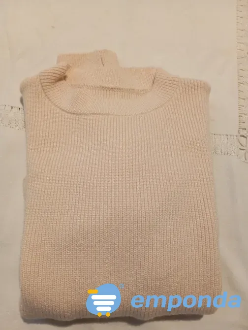 Sweater corto, super delicado y suavecito. IMPECABLE Floresta - imagen 5