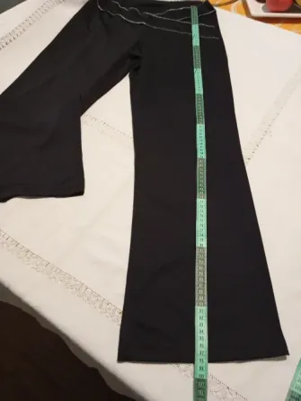 Pantalon tipo calza, recta, detalle de cintura cruzada Floresta