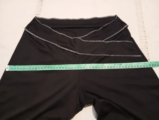 Pantalon tipo calza, recta, detalle de cintura cruzada Floresta