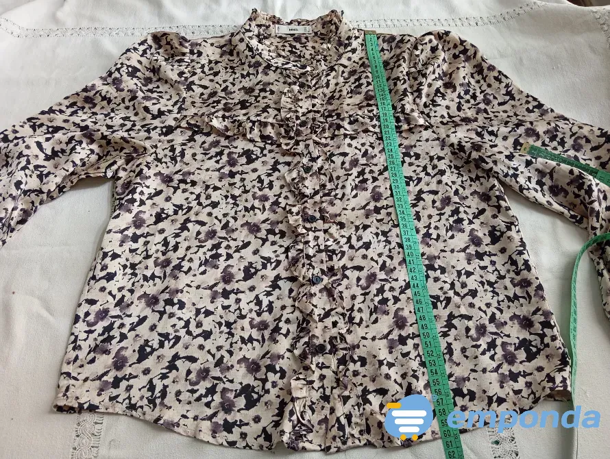 Camisa, blusa con volado y cuello mao, hermosa. IMPECABLE Floresta - imagen 1
