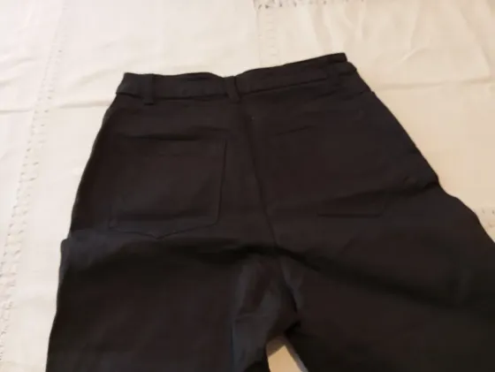 Pantalon, jean semi elastizado. Tiro alto. IMPECABLE Floresta