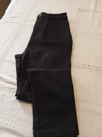 Pantalon, jean semi elastizado. Tiro alto. IMPECABLE Floresta