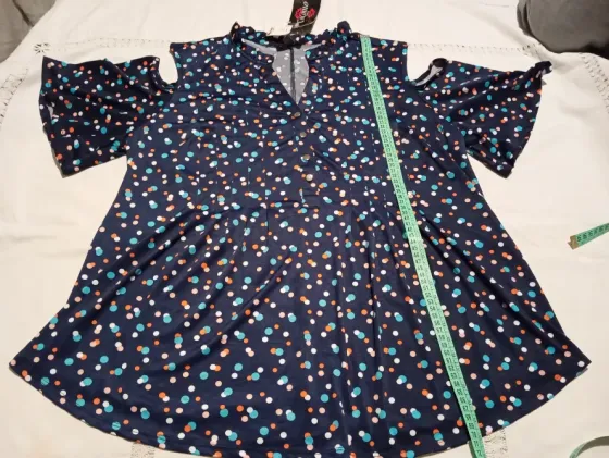 Blusa importada, hombros descubiertos. Amplia. NUEVA Floresta