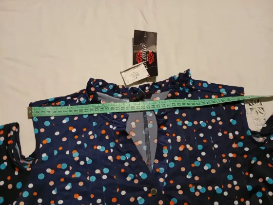 Blusa importada, hombros descubiertos. Amplia. NUEVA Floresta