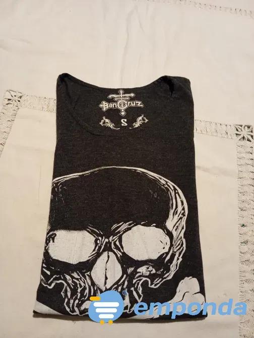 Remera larga, diseño calabera con cierre en espalda Floresta - imagen 4