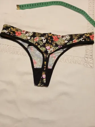 Cola less con puntilla y estampado. NUEVA Floresta