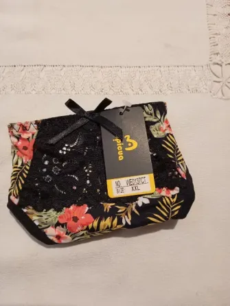 Cola less con puntilla y estampado. NUEVA Floresta