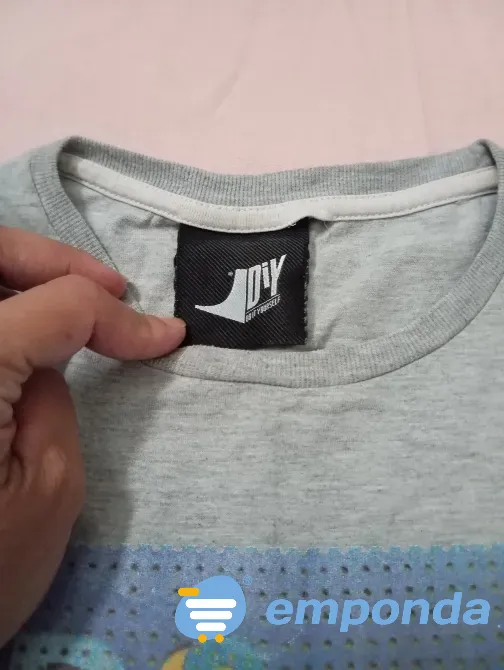 Remera a la cintura, con estampa. IMPECABLE Floresta - imagen 3