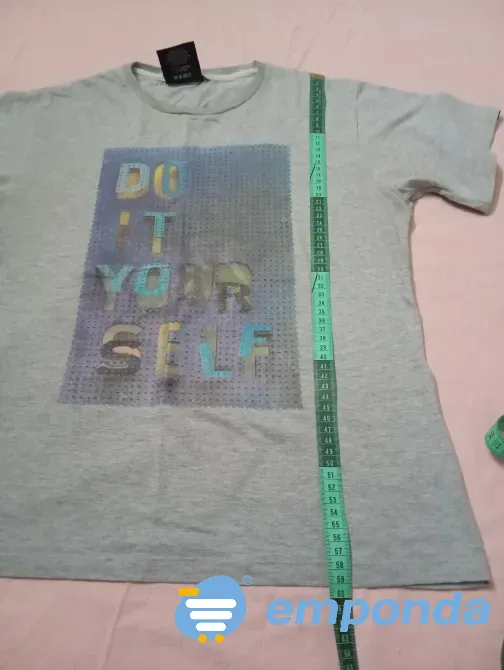 Remera a la cintura, con estampa. IMPECABLE Floresta - imagen 1