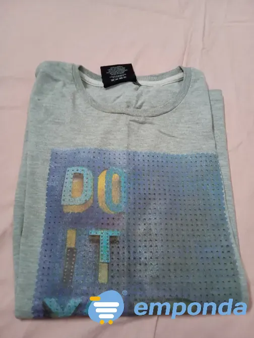 Remera a la cintura, con estampa. IMPECABLE Floresta - imagen 4