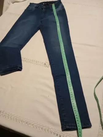 Pantalon, jean semi elastizado. Tiro medio. IMPECABLE Floresta