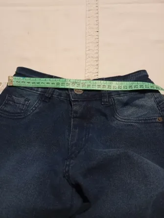 Pantalon, jean semi elastizado. Tiro medio. IMPECABLE Floresta