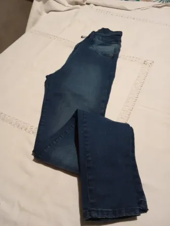 Pantalon, jean semi elastizado. Tiro medio. IMPECABLE Floresta