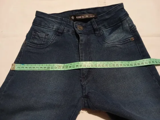 Pantalon, jean semi elastizado. Tiro medio. IMPECABLE Floresta
